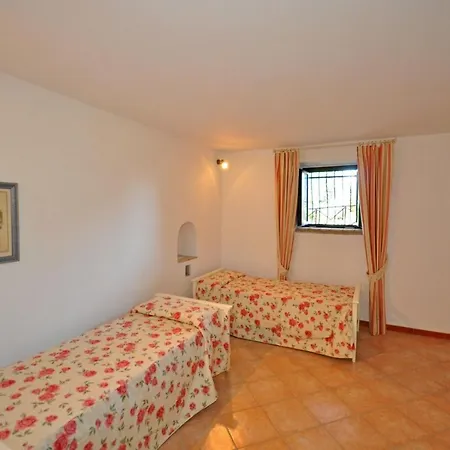 Βίλα Sleeps 9 Pool Wifi